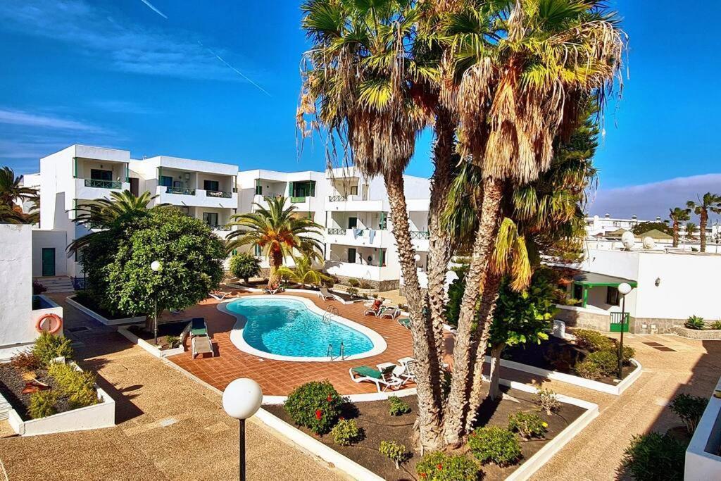 Cactus, Playa Y Piscina Apartman Costa Teguise Kültér fotó